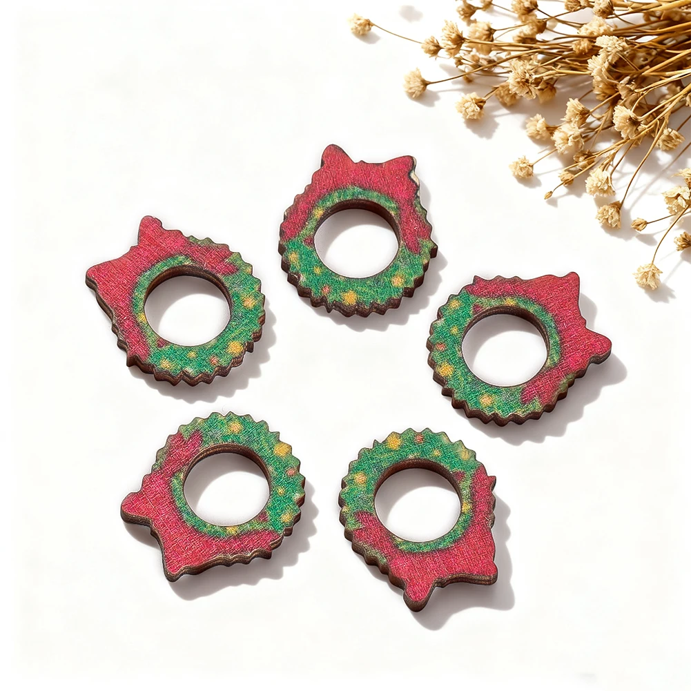 2.7cm 2.3cm 0.6g Mini Christmas Wreath Wooden Cutouts Hollow Wood Slices For DIY Scrapbooking Embellishments Craft Supplies