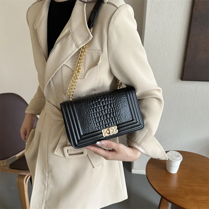 Alirattan 2024 New Crocodile Pattern Popular Lock Buckle Women\'s Bag Winter Chain Single Shoulder Crossbody Bag