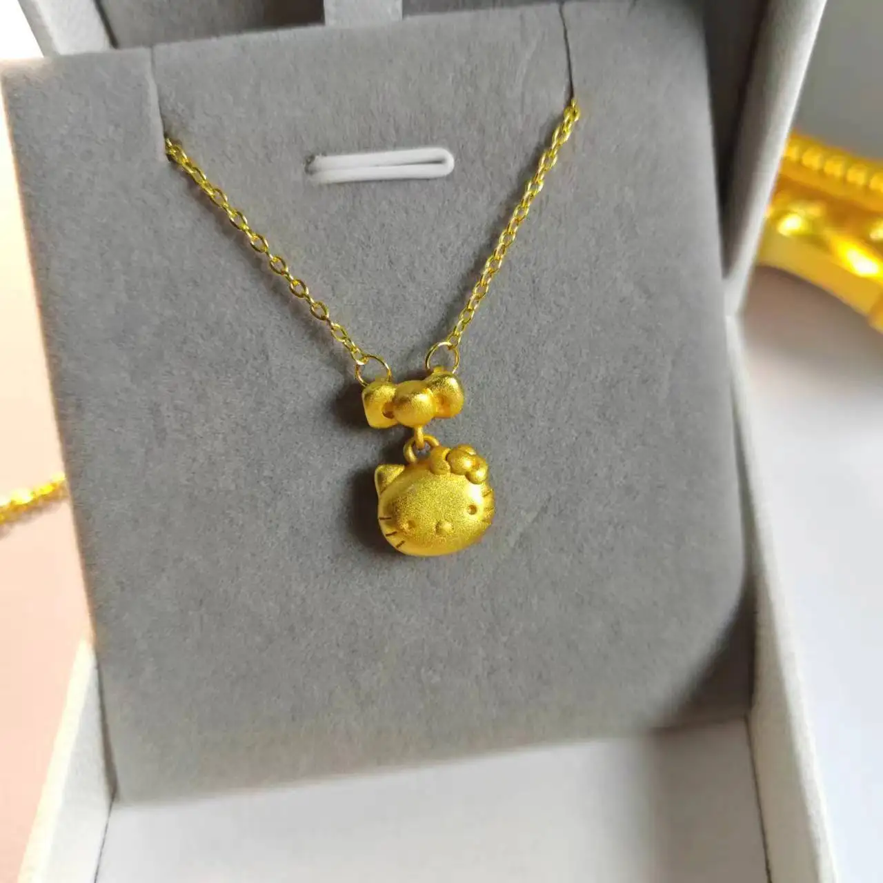 

Miniso's new HelloKitty necklace Sanrio simple niche and versatile gift for girlfriend best friend student pendant lock