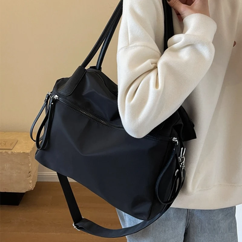 

Женская сумка на одно плечо большой вместимости, изготовлена из нейлона, с регулируемым ремешком, подходит для повседневных поездок на работу.