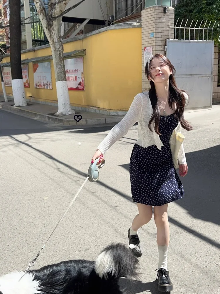 여성을위한 우아한 블루 꽃 슬리밍 미니 드레스 여름 해변 휴가 스타일 허리 장착 탱크 드레스 멜빵 