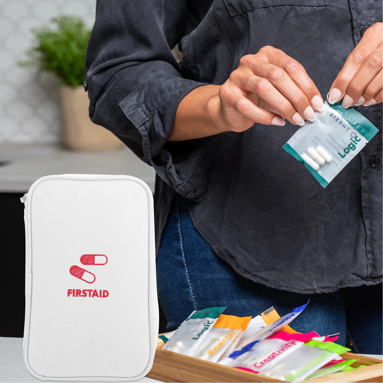 

Portable First Aid Bag Large Capacity Medicine Organizer Waterproof Oxford Fabric Travel Nursing Pouch for Car Boat Bike Outdoor