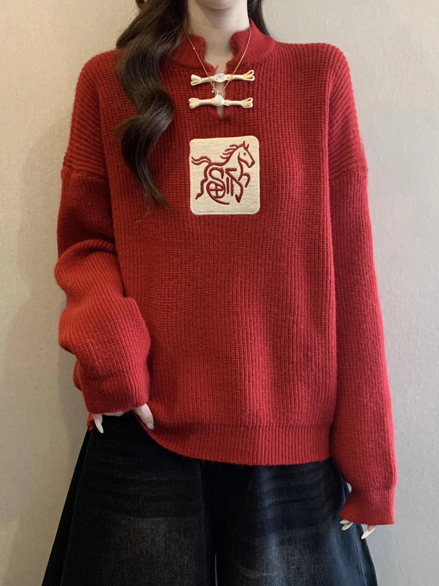 

Красный вязаный свитер с пуговицами, удлиненный, для женщин, осень-зима, большие размеры, модный, для повседневной носки, в стиле китайского зодиака