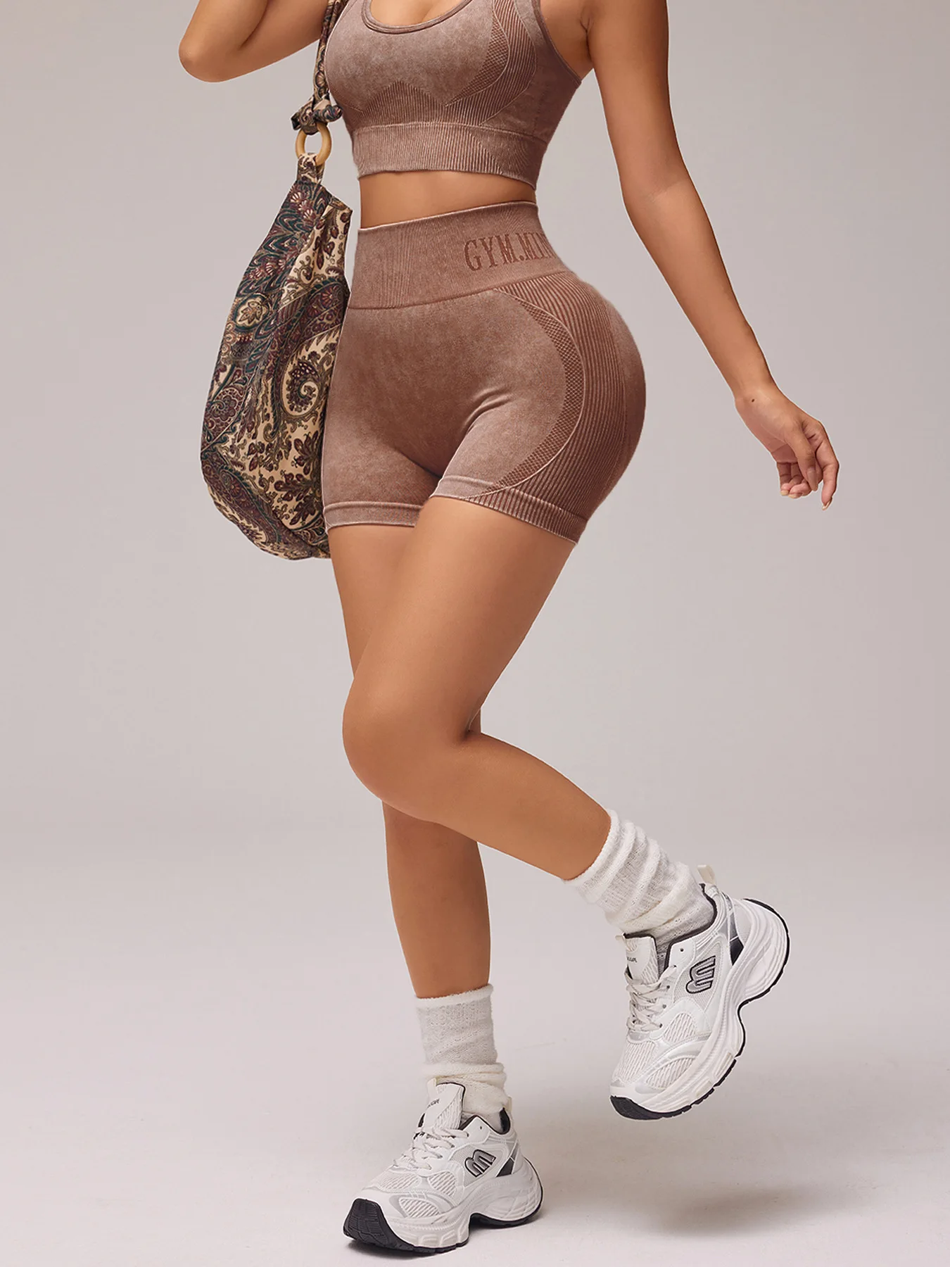 Damen Sand-Wash High-Waist Yoga-Shorts mit Bauchkontrolle und Po-Lifting-Effekt, Hochelastische Slim-Fit Sporthose für Laufen, Fitness und Workout – Detail 40