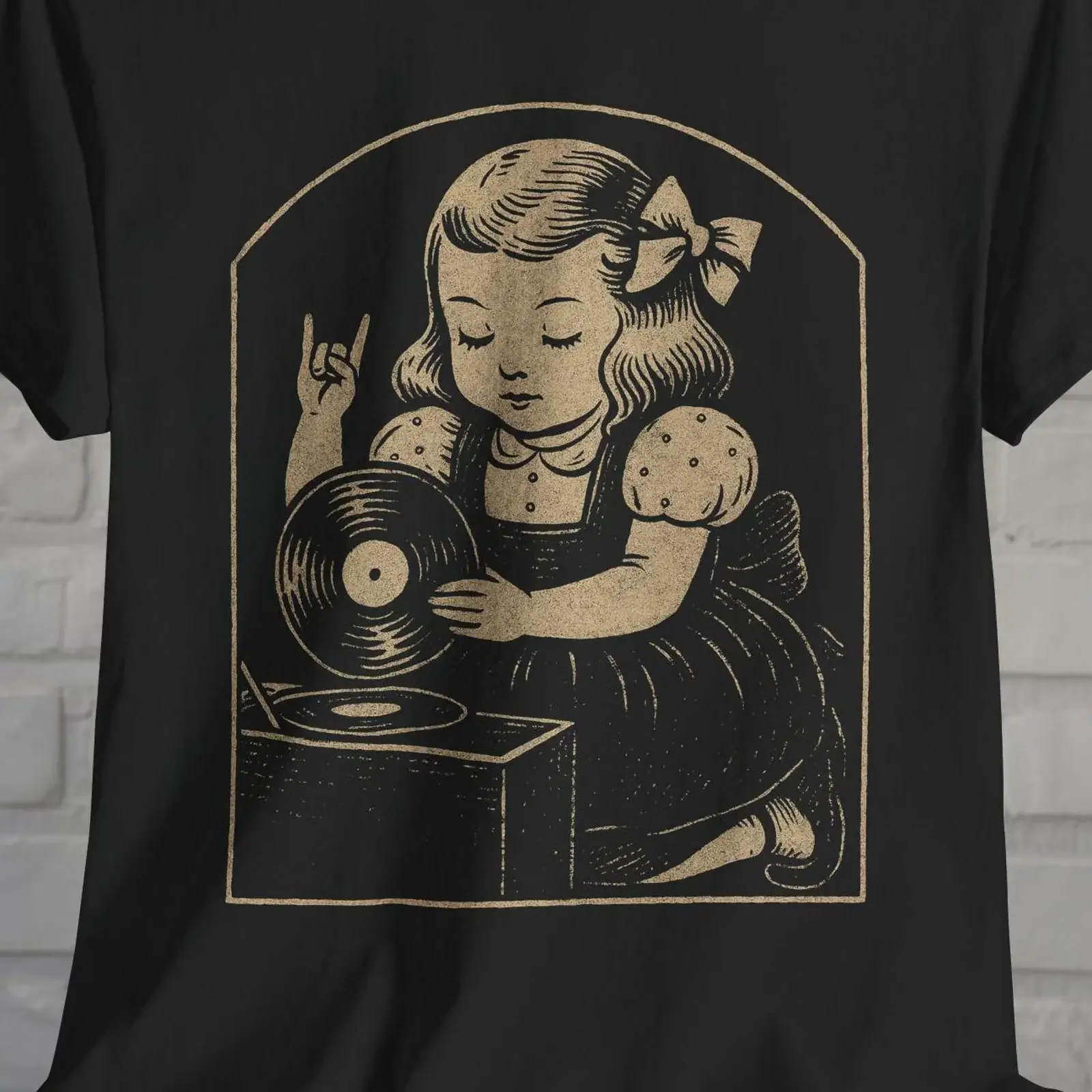 Vintage Girl Rock Hand Sign T Shirt Retro Punk Metal Vinyl Record For Lovers Casual Top Sizes XS 5X vintage Washed