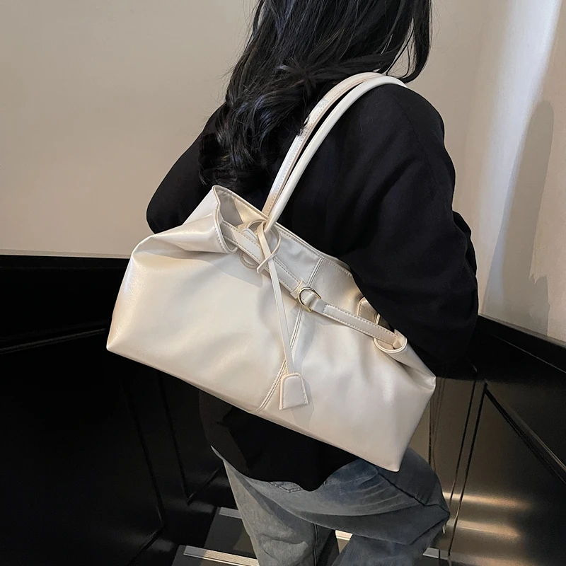 حقائب يد نسائية من Leftside 2025 موضة ربيع فاخرة جديدة للسيدات حقائب يد جلدية فضية كبيرة حقائب كتف عصرية للسيدات #3