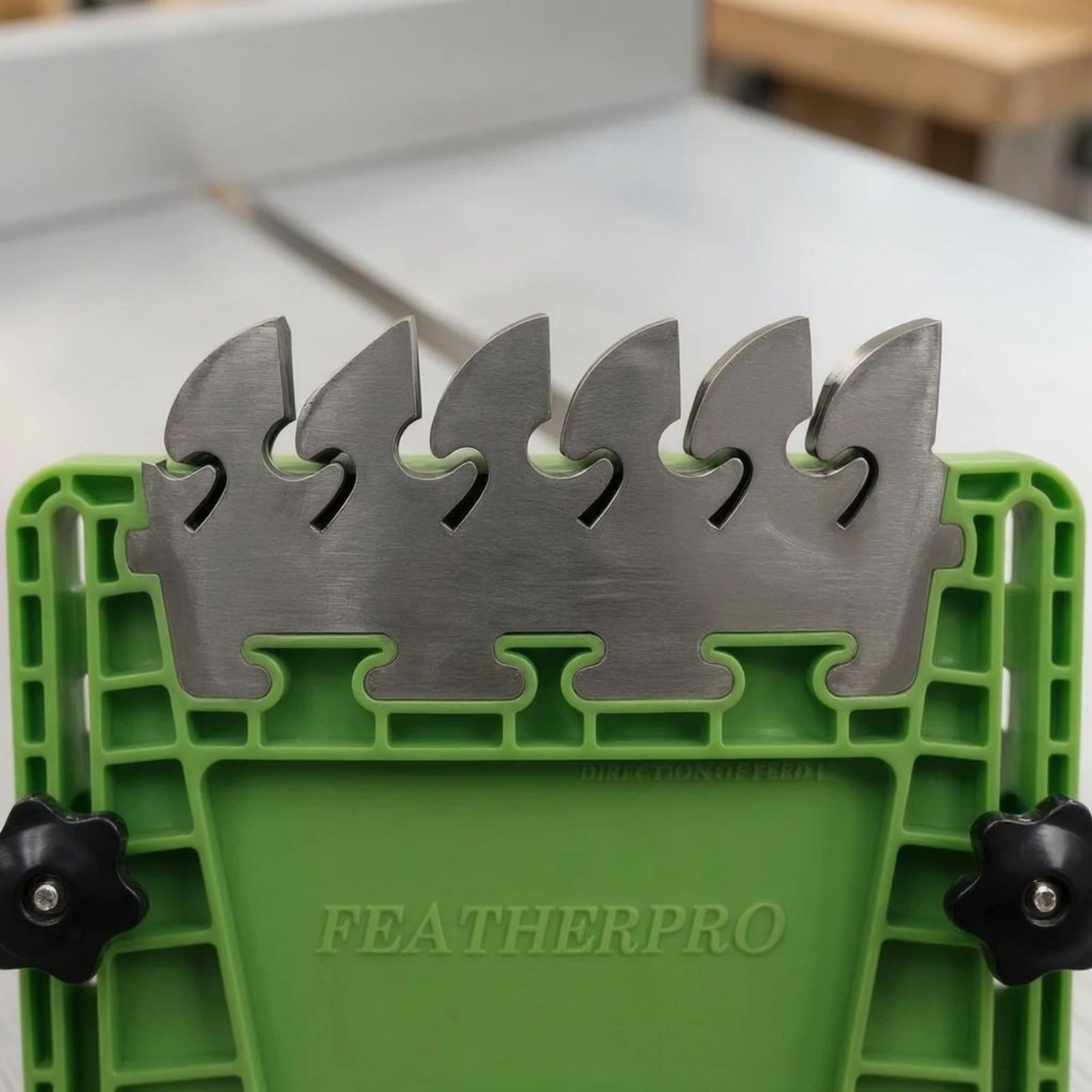 

Featherboard Comb-Style Pressure Section Table Saw Featherboard Table Saw Pressing Aid Molded Plastic Woodworking Tool Green