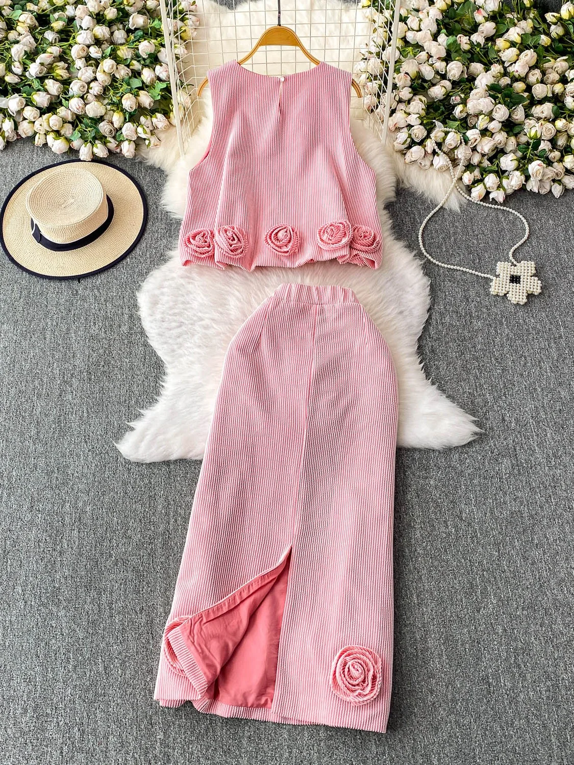 

Slimming High Waist Vest Top And Long Skirt Set with round Ne Water Ripple Pattern And 3D Flower Design for Young Women