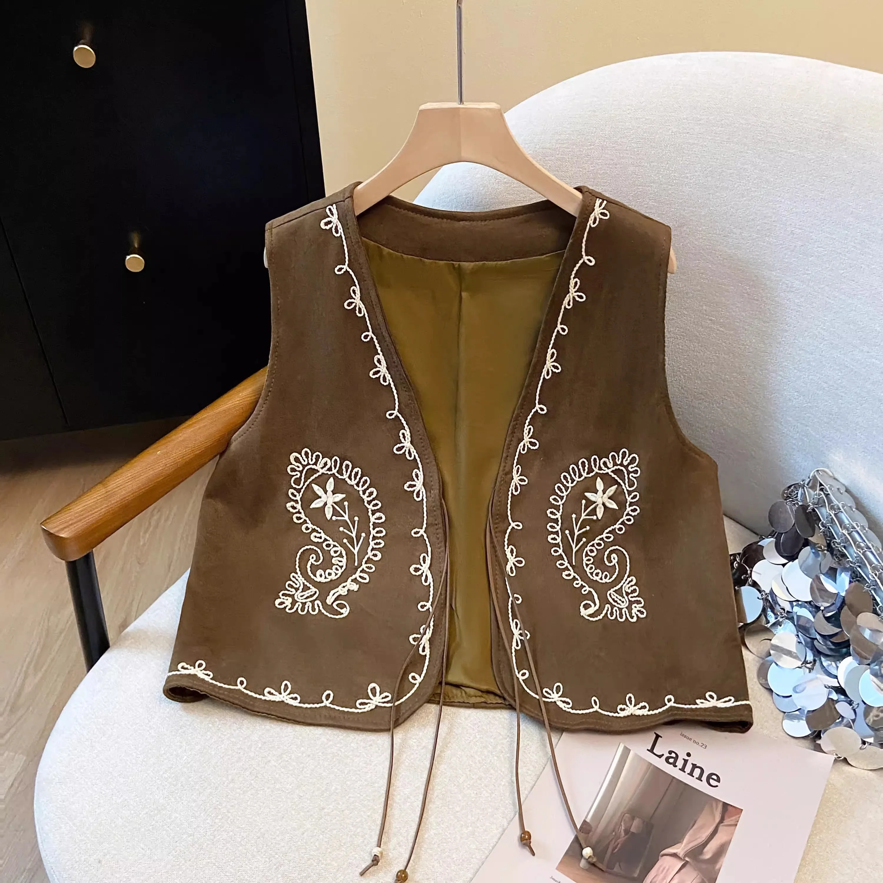 Retro Etniczna Damska Kamizelka z Bogatym Haftem, Zapinana na Pasek, Wyszczuplająca Bluzka do Noszenia na Wierzch, Krój Regularny, Długość Standardowa, Bez Guzików