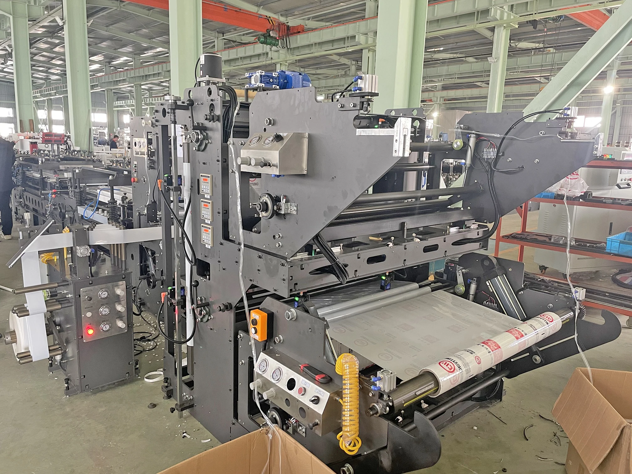 High speed 3 function 3 side sealing bag doypack stand up zipper pouch making machine for snack packaging bag
