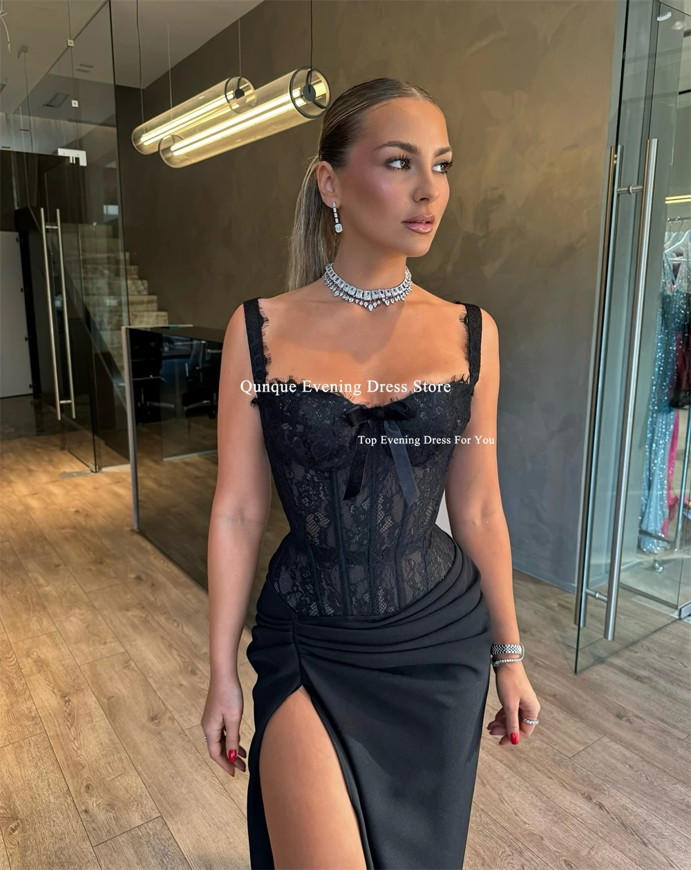 Qunque Sexy Spaghettiträger Meerjungfrau Abendkleider Beinschlitz Spitze Schatz Ballkleider Schwarz Promi-Abschlussballkleider Maßgeschneidert