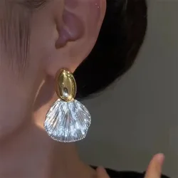 French Vintage Texture Metal Shell Contrast Earrings For Women Unique Temperament Stud Earring Party Wedding Female Jewelry Gift