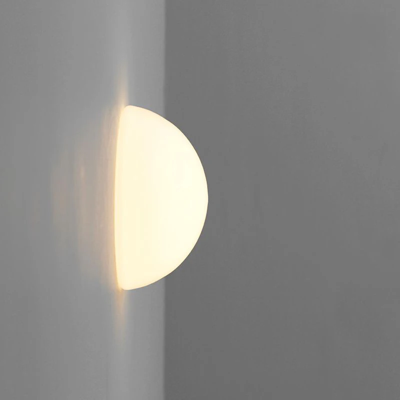 Imagem -02 - Nordic Redonda Vidro Lâmpada de Parede Branco Leitoso Sconces Hidden Base Moon Night Light Corredor Interior Varanda Corredor Stair Lamp