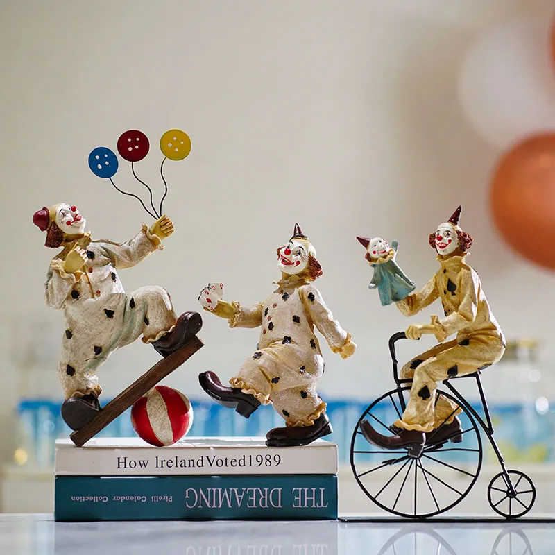 European Style Retro Vintage Circus Clown Resin Figurines Home Living Room Bedroom Doll Statues Desktop Decoration Accessories