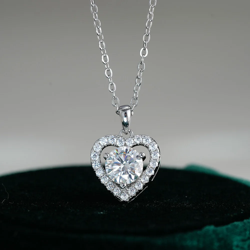 

Lumira Fashion Heart-Shaped Pendant PT950 Platinum Necklace with 1-Carat Moissanite for Women Daily Wear Stylish Gifts