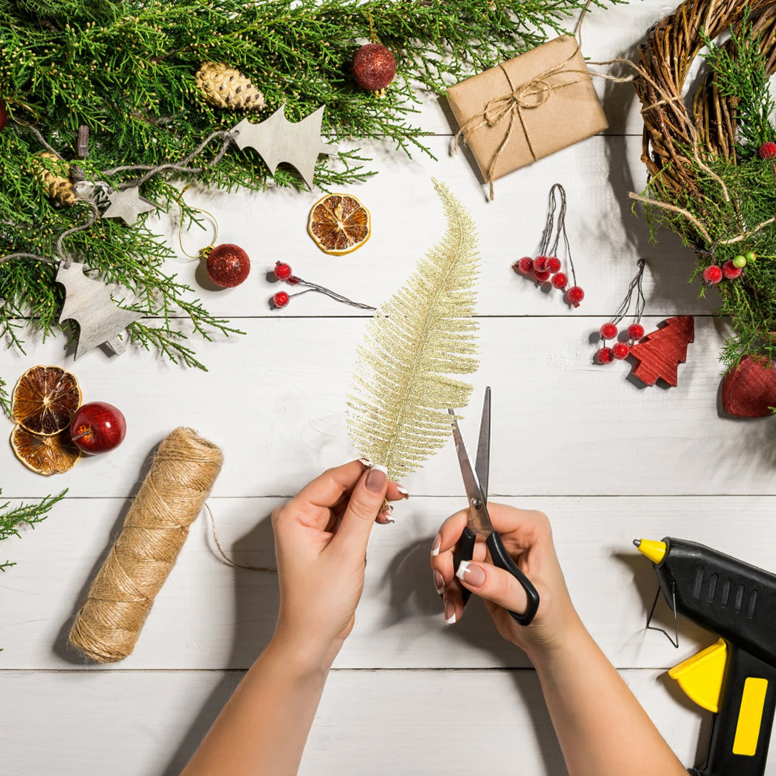 

6pcs Simulated Tree Leaf Christmas Decor Artificial Decoration Plastic Xmas Tree Clip For Wedding Party Holiday Diy