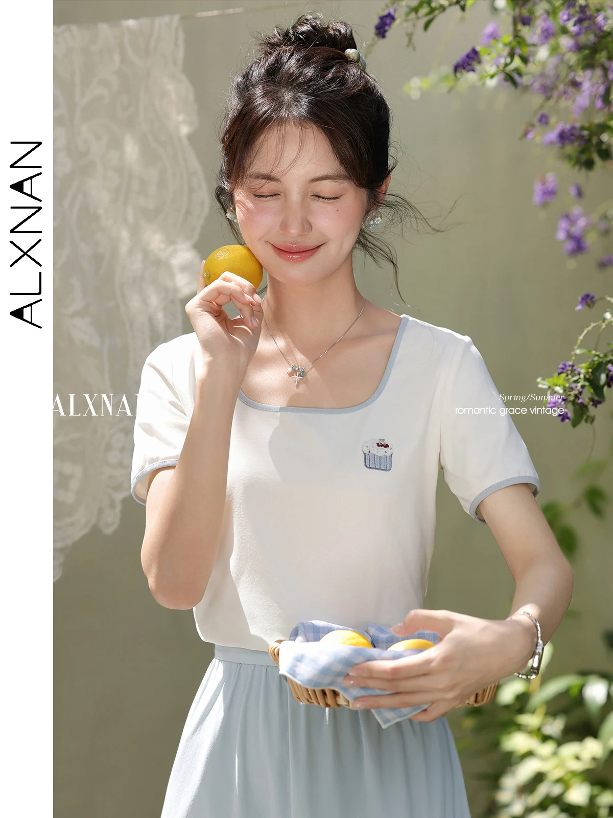 

ALXNAN Women's T-shirt White Elegant Square Collar Cotton T-shirt 2025 Summer Casual Slim-fit Short Sleeve Tops Ladies L55737