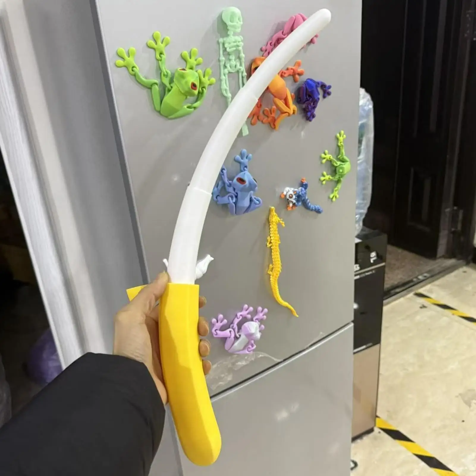 Zabawka antystresowa w kształcie banana drukowana w 3D, rozkładana, rekwizyty do zabawy w udawanie na Boże Narodzenie, kreatywne wysuwane noże rapier dla dzieci na scenę.