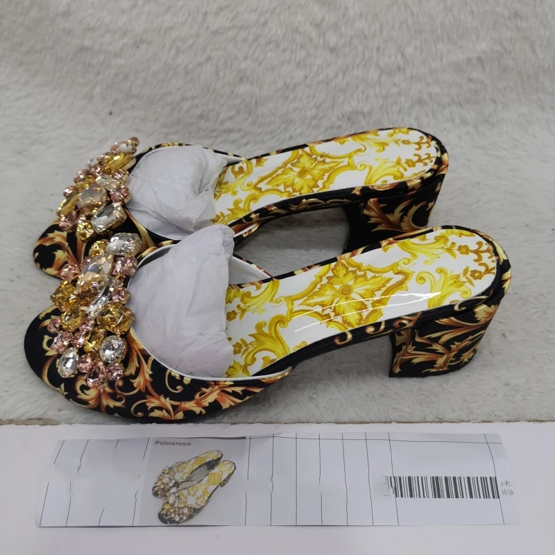 

Женские тапочки с желтым принтом и жемчугом, сандалии на высоком блочном каблуке, богемная роскошная обувь со стразами и кристаллами с открытым носком для летних каникул