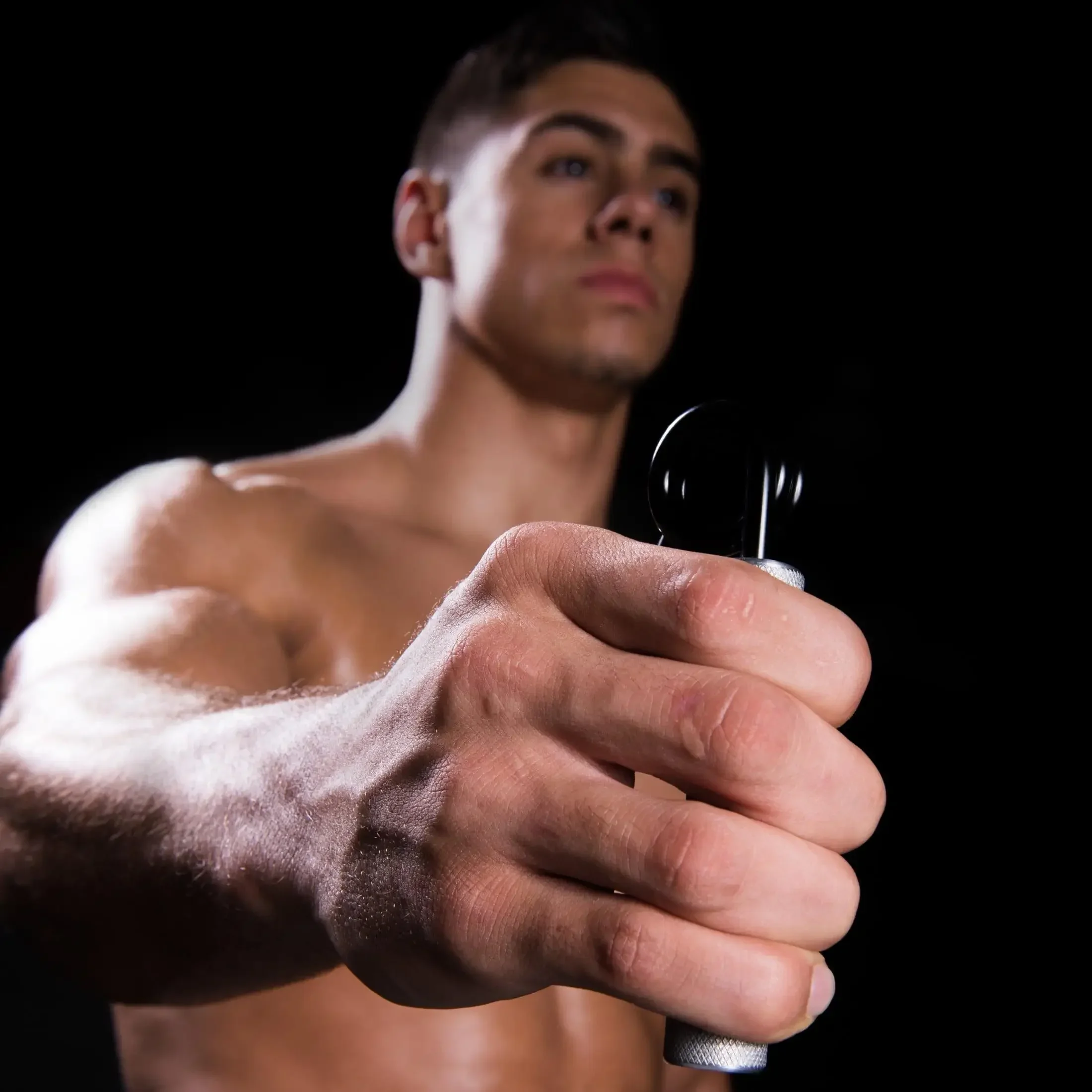 يستخدم مقابض اليد ومقويات المعصم لتمرين قوة الساعد أو الأصابع والذراع، معدات اللياقة البدنية #3