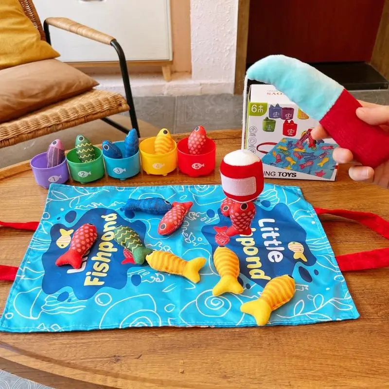 Juguete Montessori para niños pequeños que combina con conteo de números, clasificación de colores con juego de pesca de tela y tazas apilables