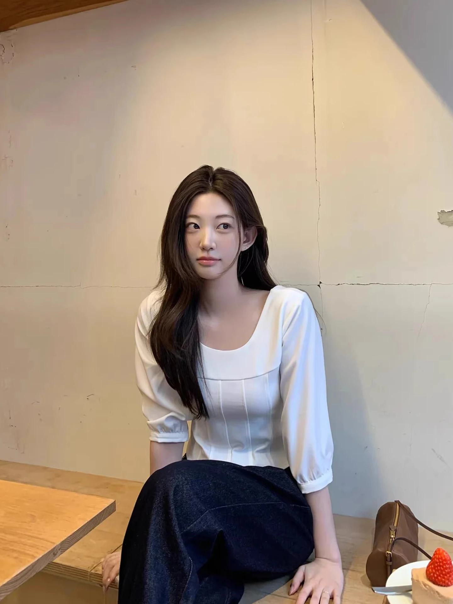

Liangliang Home Retro Style Simple U-neck Seven-quarter Sleeve Shirt Women's Spring New Color Pleated Waist-cinching ...