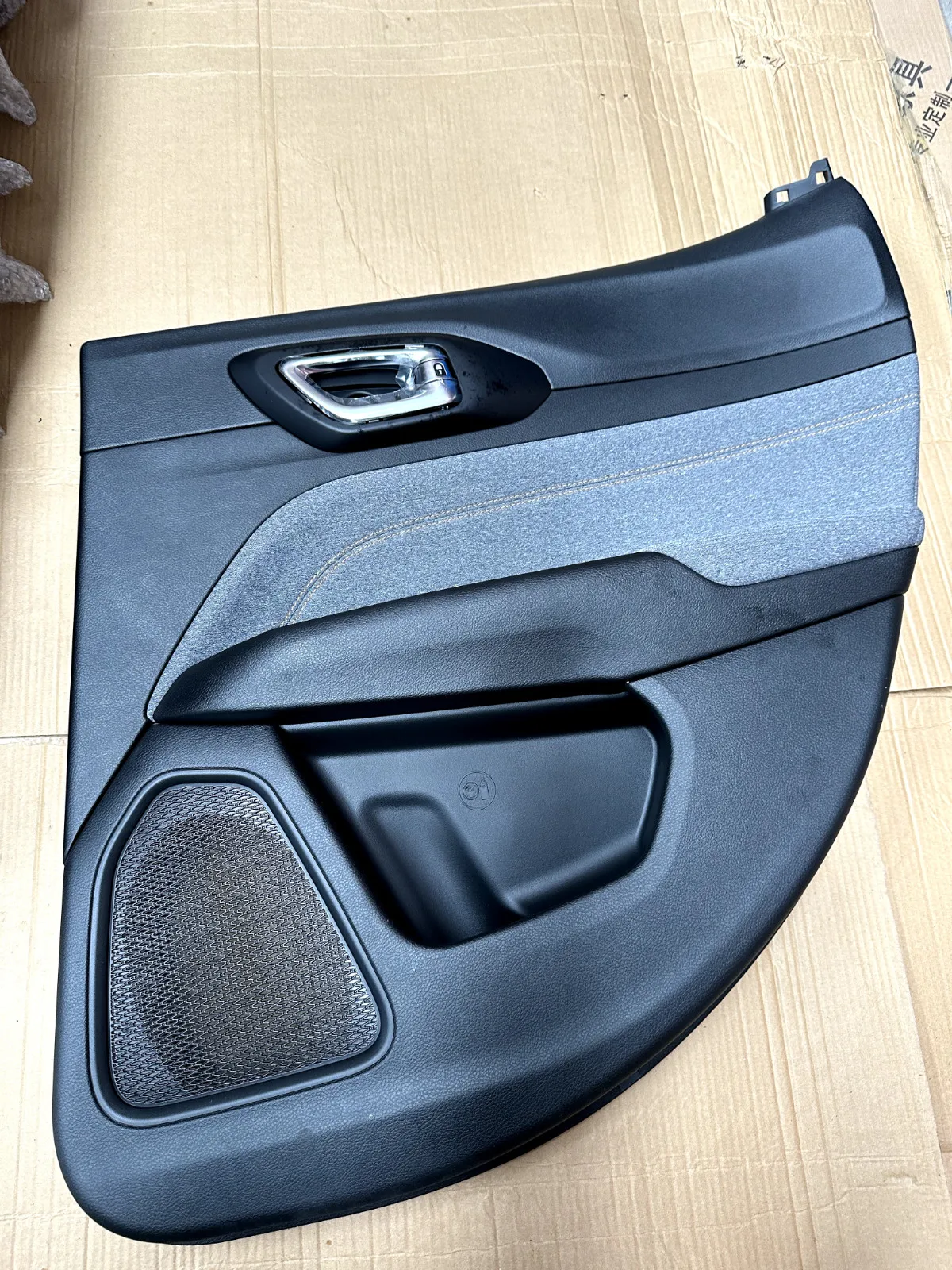 

ПОДХОДИТ ДЛЯ JEEP COMPASS ПРАВЛАЯ ЗАДНЯЯ ДВЕРИ ВНУТРЕННЯЯ НАКЛАДКА В СБОРЕ