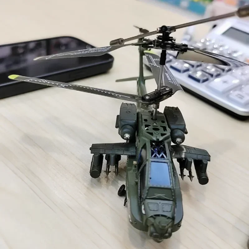 Apache เฮลิคอปเตอร์ควบคุมรีโมตไม้พายคู่แฝดจำลองรีโมทคอนโทรลอเนกประสงค์20ซม. เครื่องบินของเล่นโมเดลการชาร์จเครื่องบินของขวัญ