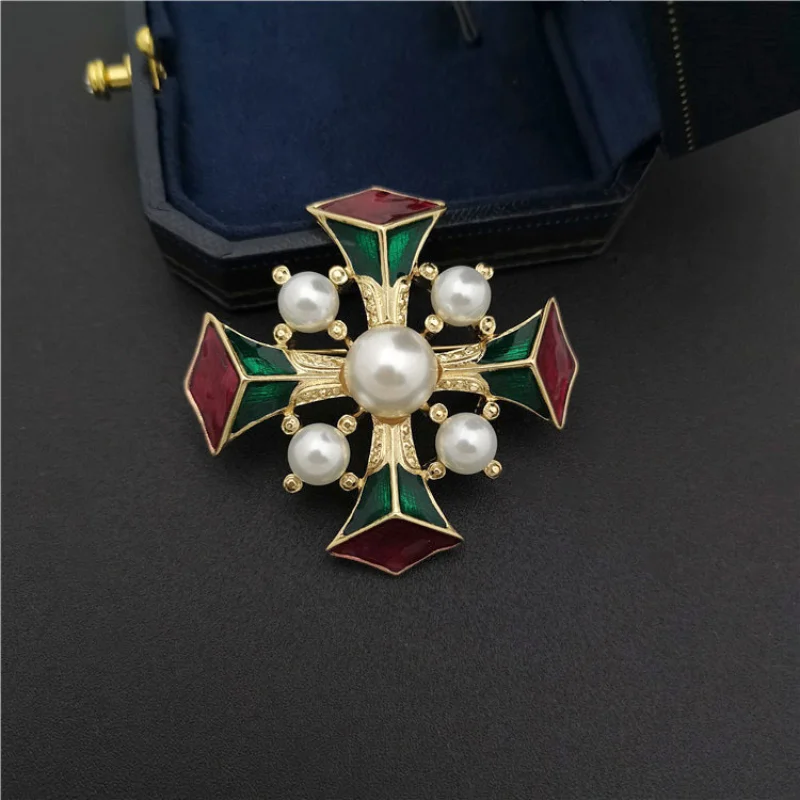 Vintage Baroque Enamel Pearl Brooches Retro Court Cross Brooch Pin for Women Jewelry Coat Accesories Men Suit Lapel Pins Corsage