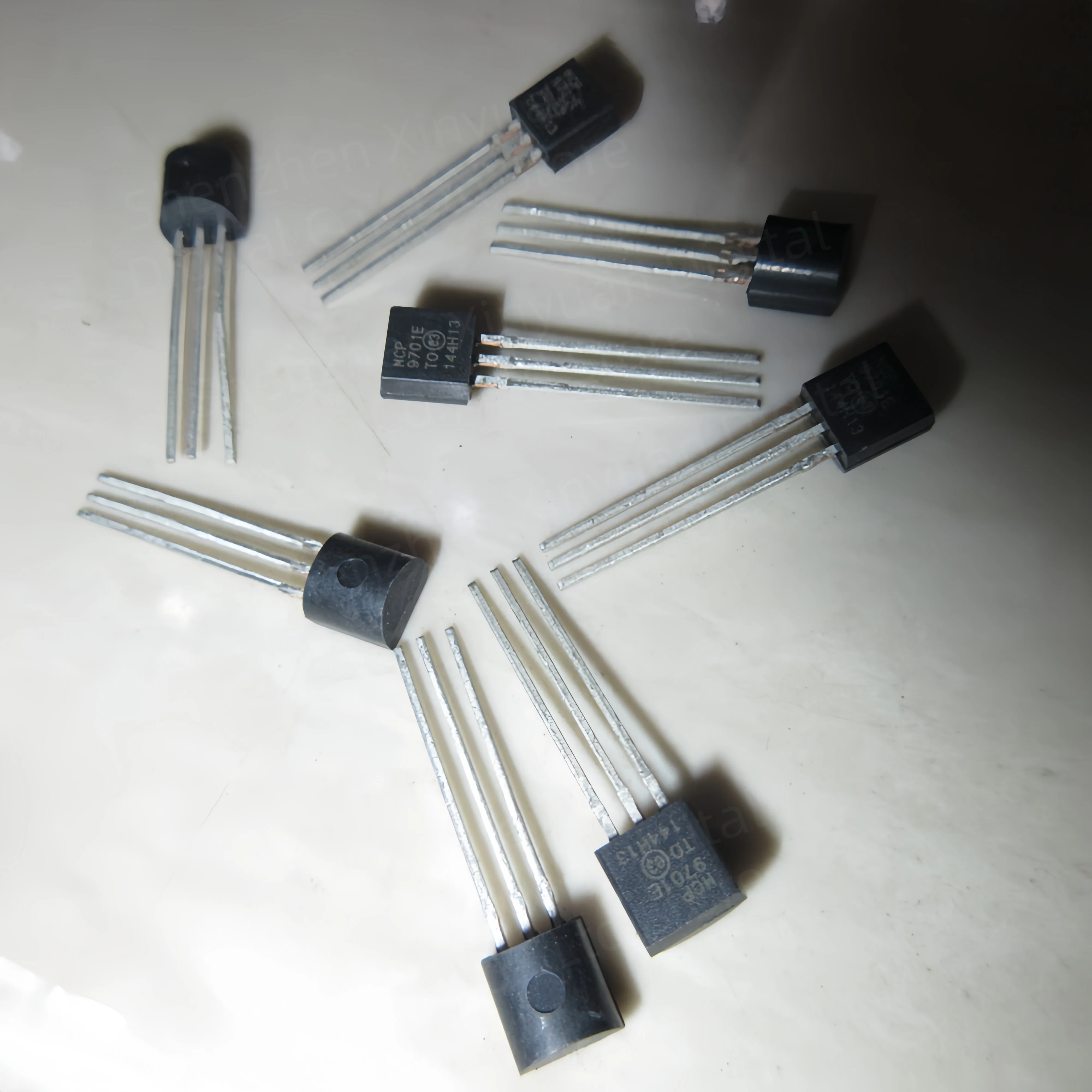 MCP9701A-E/TO TO‑92 Analog Temperature Sensor 19.53mV/°C Linear Active Thermistor IC -40~125℃