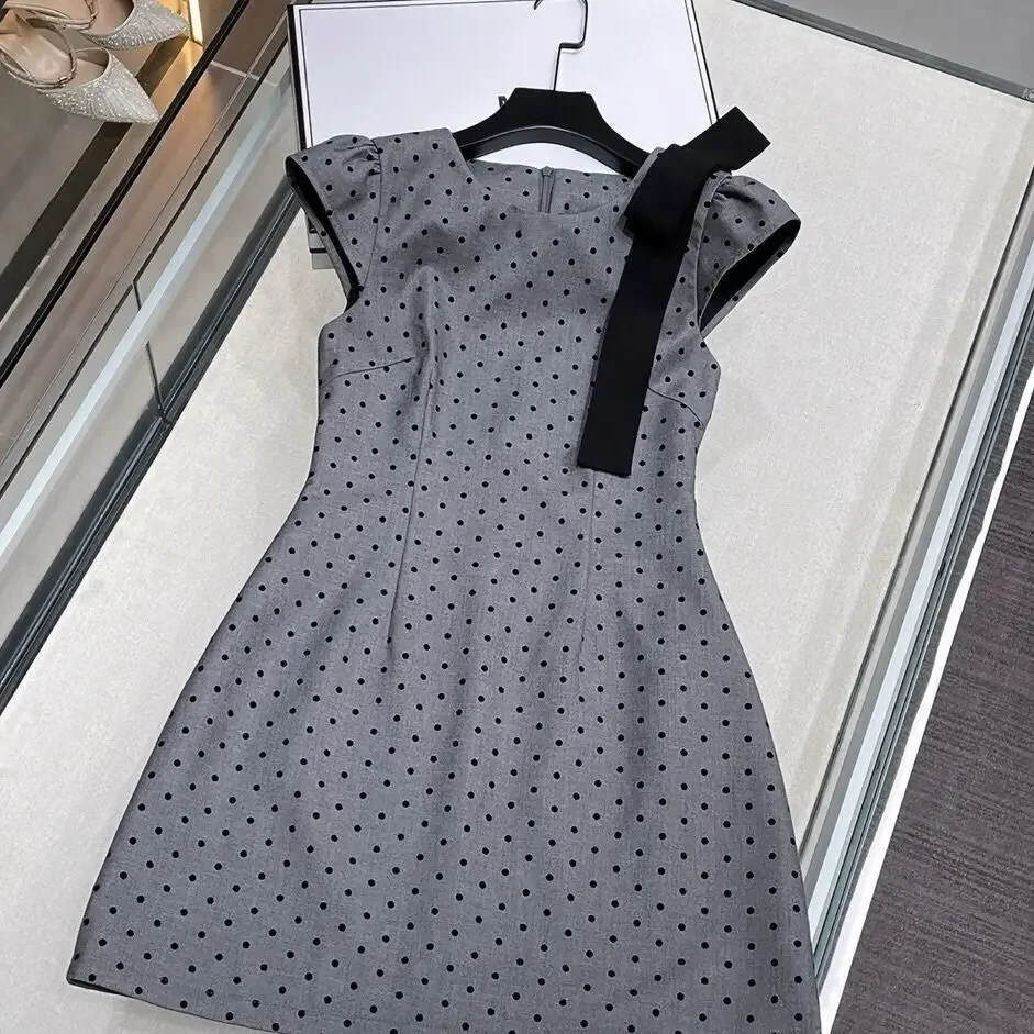 French round neck polka-dot dress female 2024 new summer high-end fashion exquisite waist slim temperament long skirt.