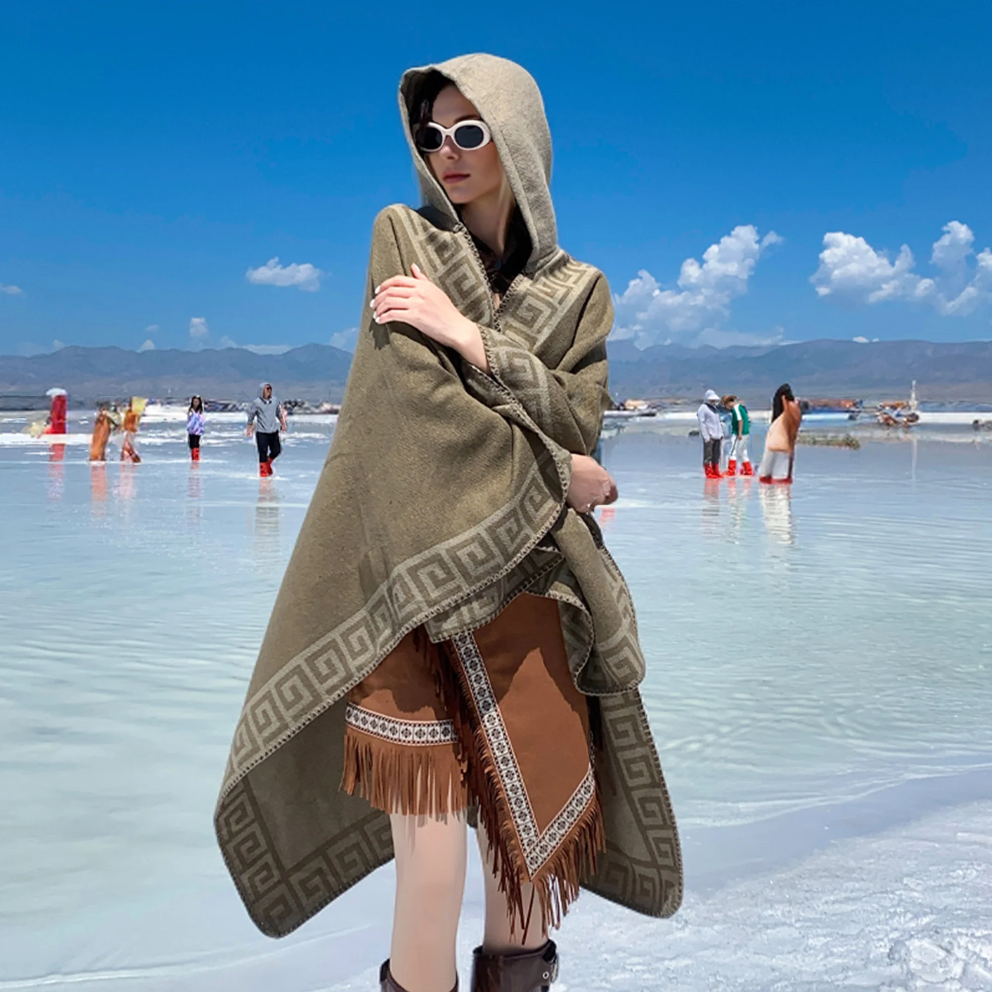 

Новая элегантная женская шаль-шарф с геометрическим узором и бордюрами, с капюшоном, для осени и зимы, для улицы ​ Стильные путешествия для женщин