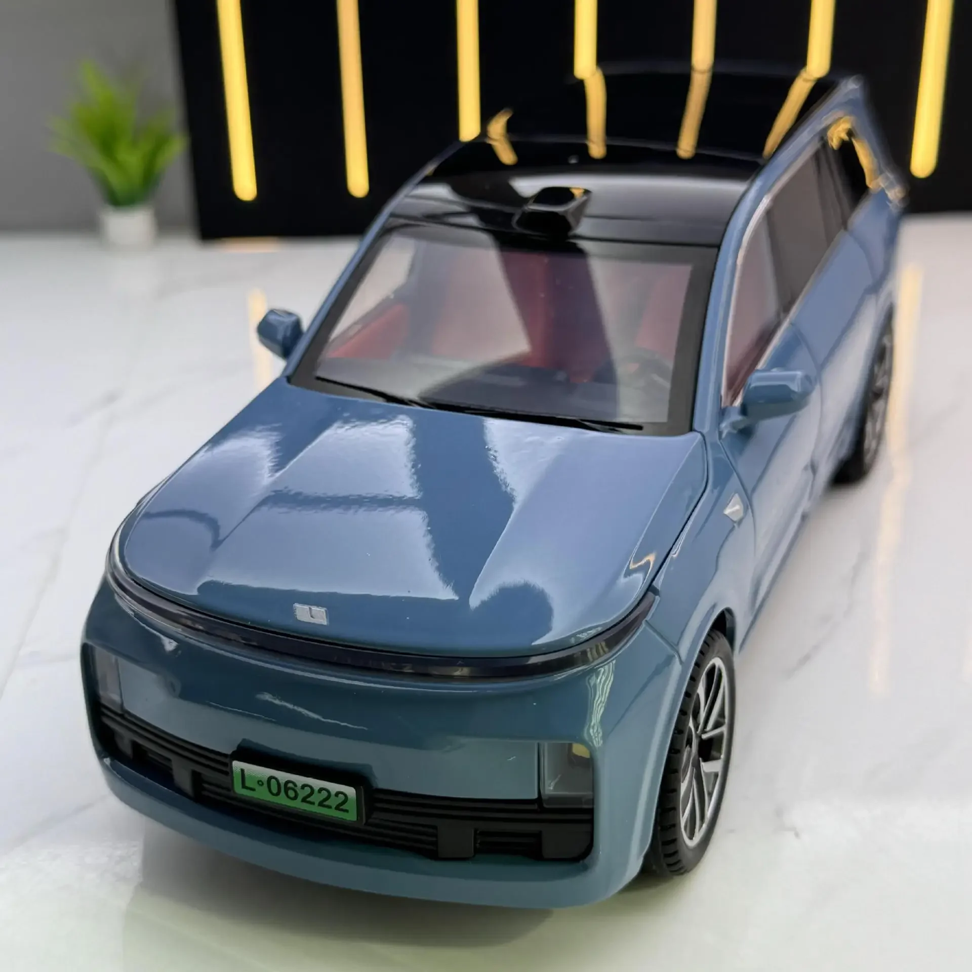 

1:24 LEADING IDEAL ONE L9 SUV Новые энергетические транспортные средства, литая под давлением модель из сплава, звуковая и световая игрушка, украшение для дисплея, детская игрушка в подарок