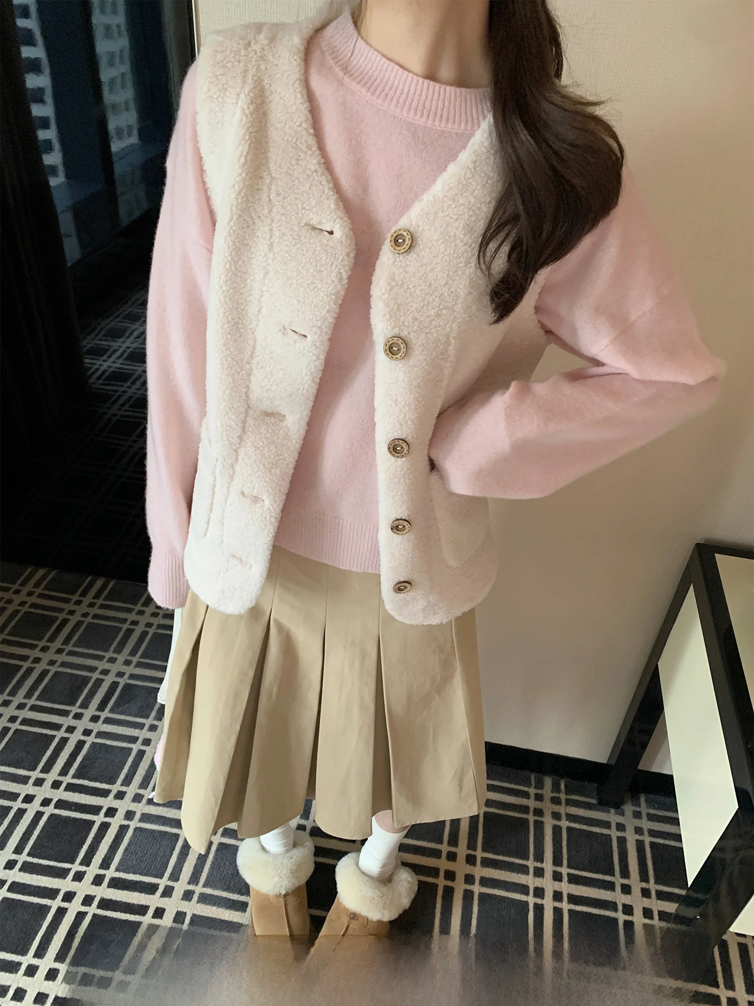 

Модный теплый жилет из меха ягненка, женский жилет с милым сердечком, белый персик, повседневная верхняя одежда на пуговицах, уютная женская куртка Sli