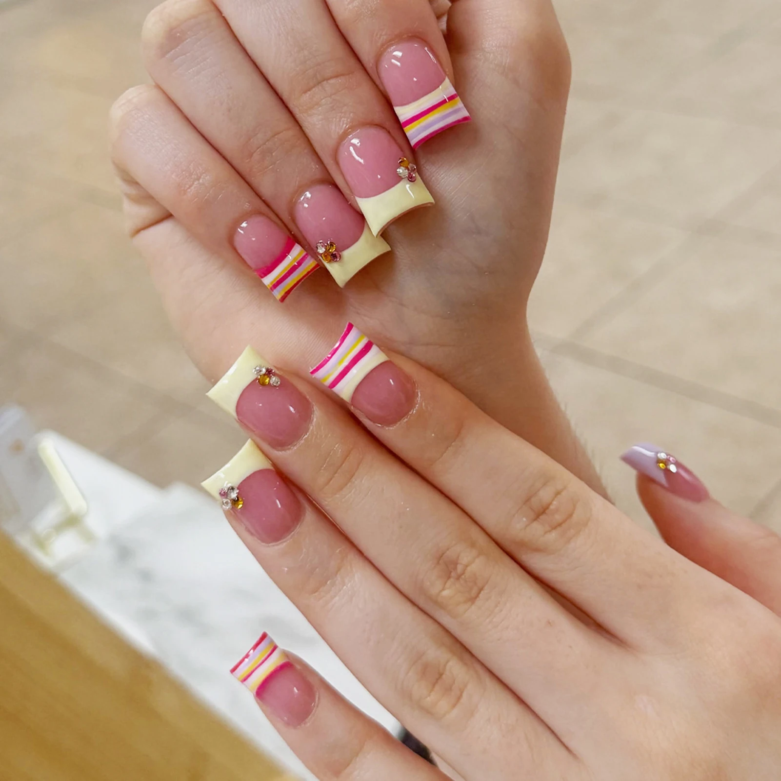 Wedding Party Press on Nails Rainbow Striped Yellow French Fake Nails with Rhinestones Resin Artificial Nails for Women 24Pcs