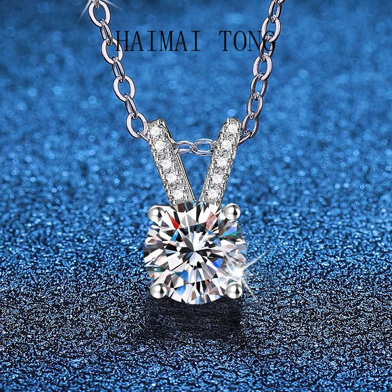 

HAIMAITONG PT950 Platinum, Necklace Moissanite Pendant, Four-claw Simple Rabbit Ear Pendant 1 Carat Moissanite Necklace Wholesal