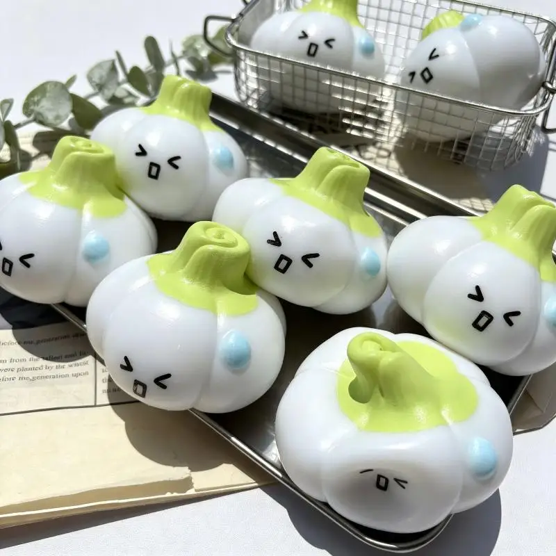 【BS】Cute Garlic Stress Ball Squeeze Toy Crispy Sound Squeezable Fidget Ball Sensory Stress Relief Toy
