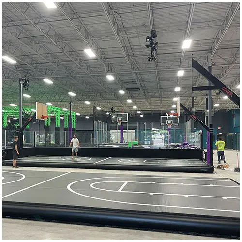 フローティングトランポリンサッカーコートスポーツホールジャンプ体操マットインフレータブルエアコート