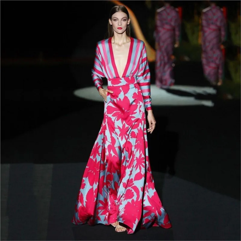 

A new printed elegant slit wide-hem cinched dress