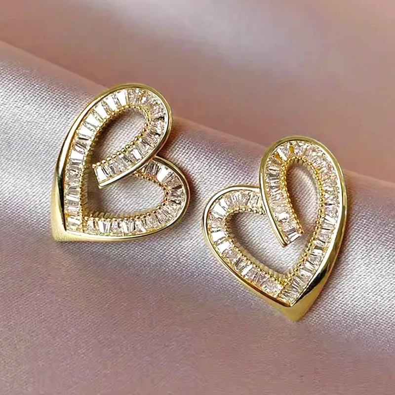 

New earrings with heart-shaped hollow design accessories, niche Korean version, elegant and super popular