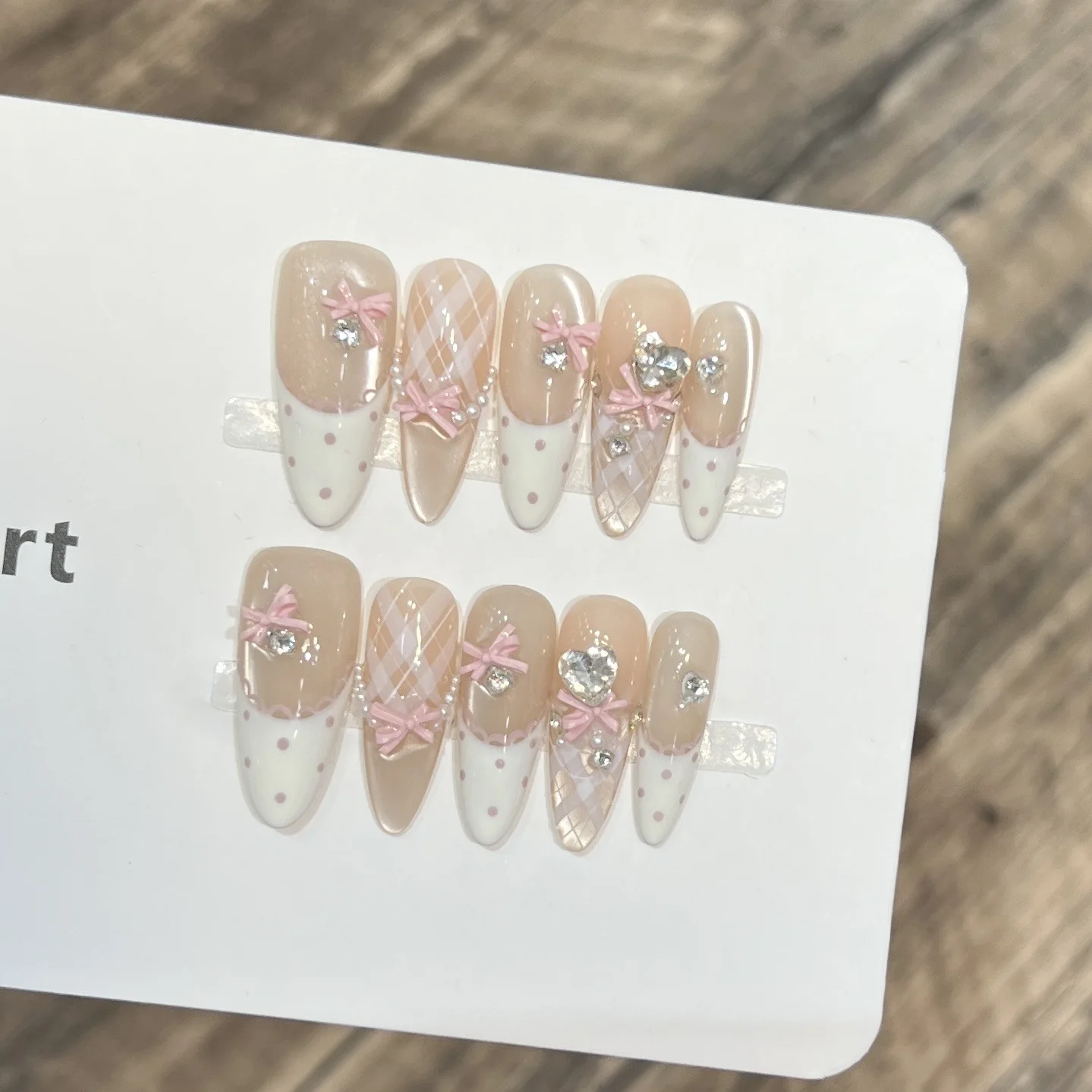 

10 шт., длинные овальные французские ногти ручной работы, блестящие кошачьи глаза в горошек, розовый бант, дизайн со стразами, носимые милые накладные ногти для девочек