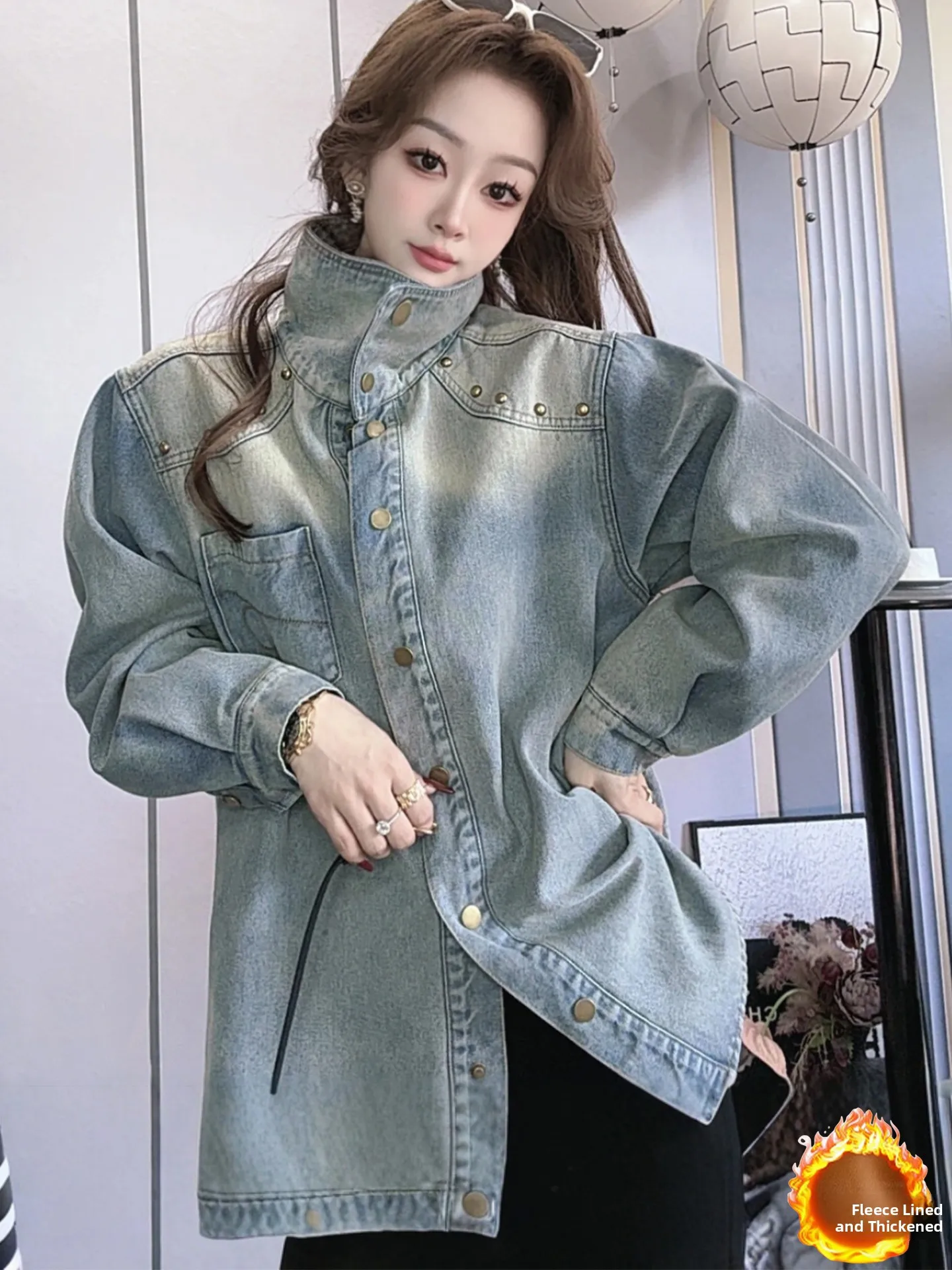 

Retro American Rivet Stand Collar Fleece Lined Denim Shirt Women's Loose Outerwear Fashionable Design Winter Coat