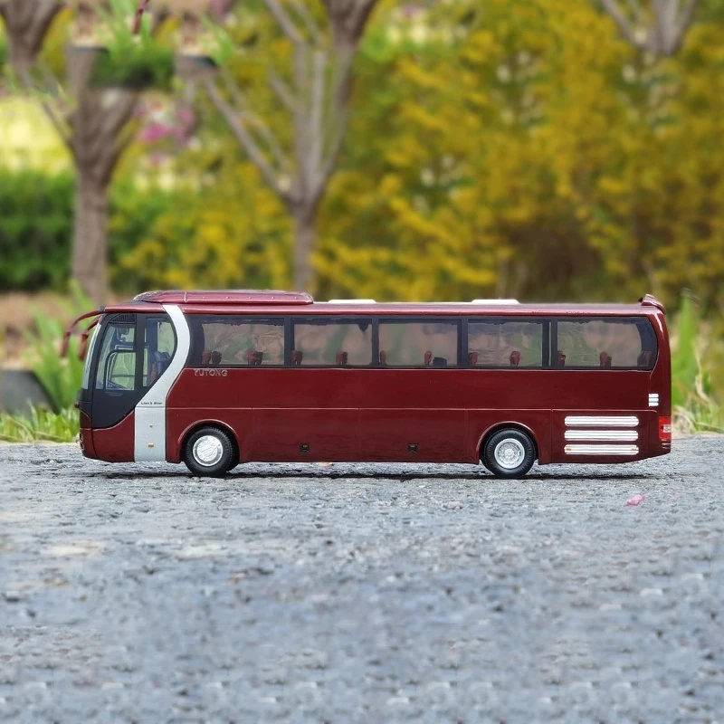 1: 42 Yutong Bus Yinzhixing ZK6120R41 Luxury Tourist Bus Model