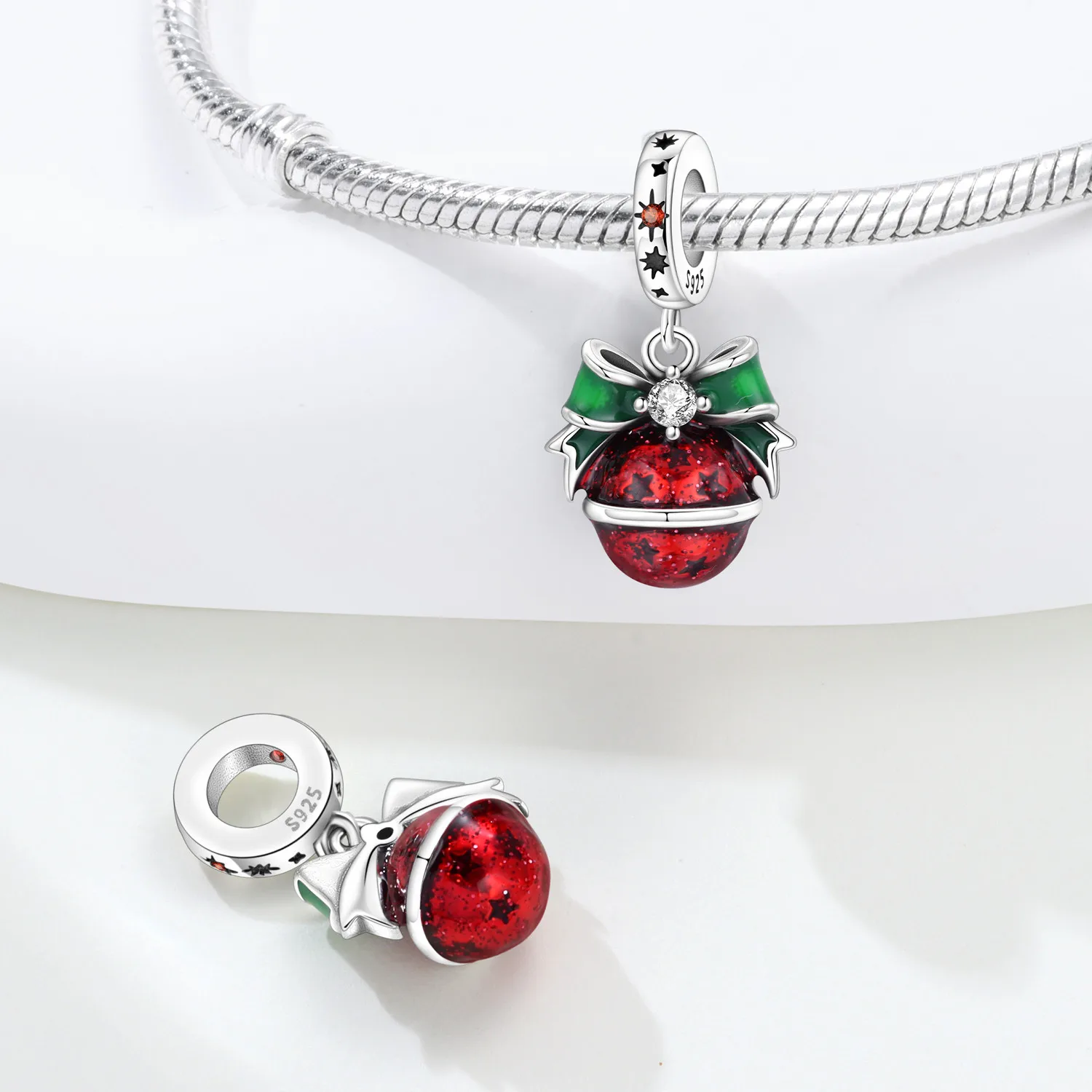عيد الميلاد سحر S925 الفضة سانتا كلوز الأحمر جرس الساطع الأزرق الزركون ندفة الثلج الخرز صالح Diy الأصلي سوار مجوهرات هدايا