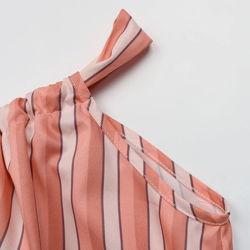 ชุดเดรสลายทางสีชมพูของผู้หญิง ชุดเดรสแม็กซี่แขนกุดผูกคอ ชุดเดรสลำลองสำหรับวันหยุดฤดูร้อนชายหาดโบฮีเมียน