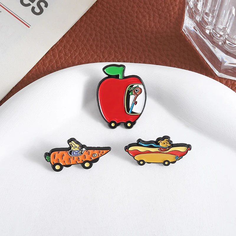 الكرتون الرسوم المتحركة أفلام المينا دبابيس منخفضة دودة أبل سيارة هوت دوج سيارة ماجيكال تاون دبابيس شارة التلبيب مجوهرات هدايا للأصدقاء