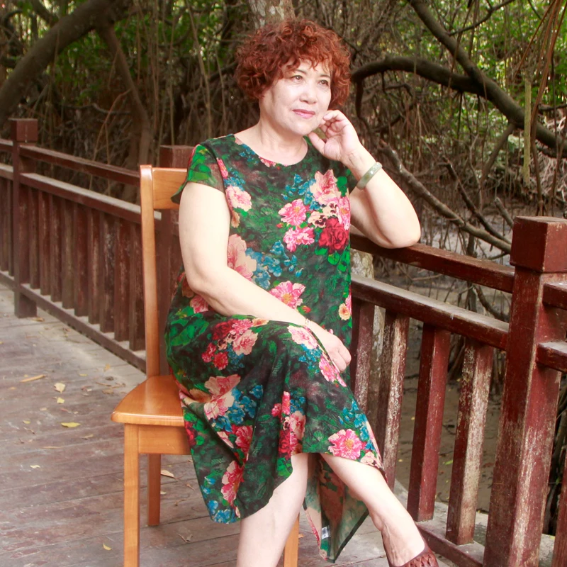 فستان قطني كتاني مطبوع بمقاس أكبر يصل إلى الركبة، فضفاض وعصري للنساء في منتصف العمر وكبار السن