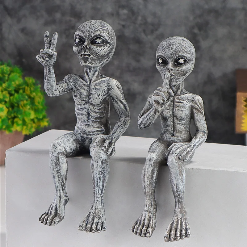 Retro Alien Resin Statue Martians Figurine Home Office Desktop Shop Window Decors Outer Space Courtyard Garden Ornament One Pair