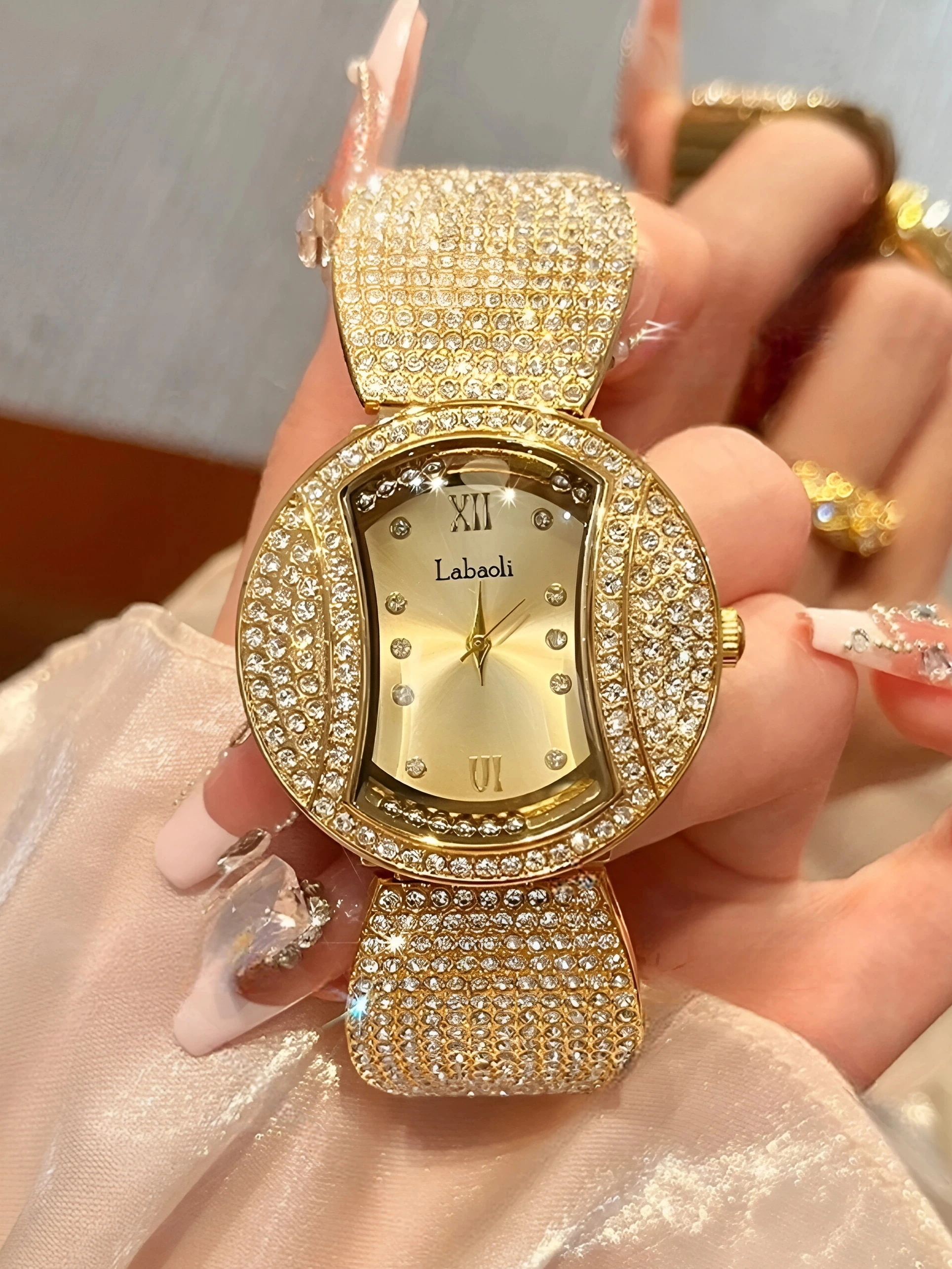 New Large Dial Design Stylish And Luxurious Stainless Steel Women'S Quartz Watch, A Trendy Timepiece And Perfect Gift For Women.