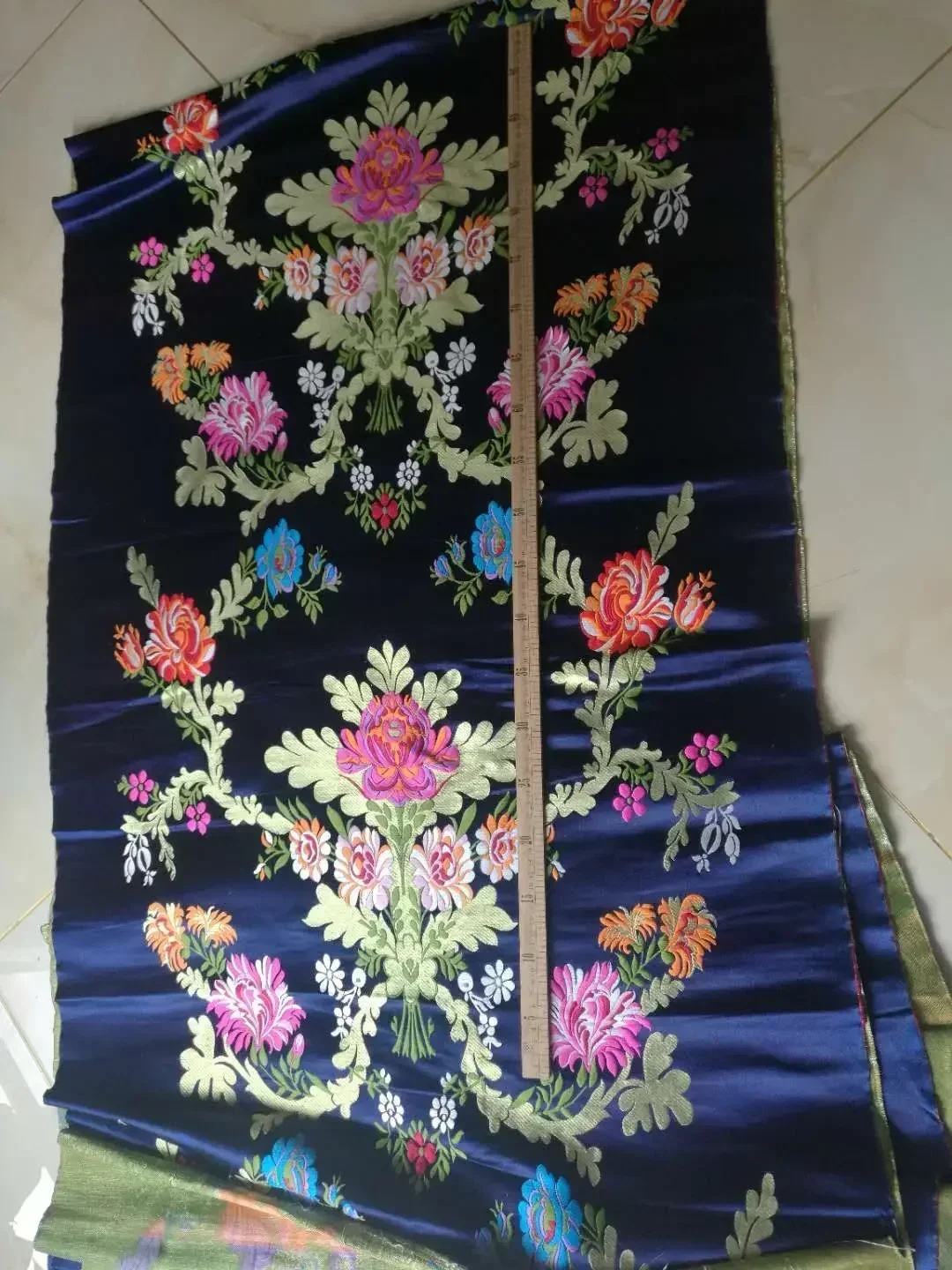 The Chinese cheongsam dress gowns Mongolia Tibetan film fabric China wind  jacquard  brocade fabrics / spinning brocade